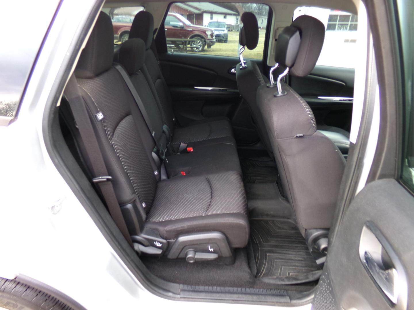 2014 Silver /Black Dodge Journey SE (3C4PDCAB8ET) with an 2.4L L4 DOHC 16V engine, 4-Speed Automatic transmission, located at 401 First NE, Bearden, AR, 71720, (870) 687-3414, 33.726528, -92.611519 - Photo#17